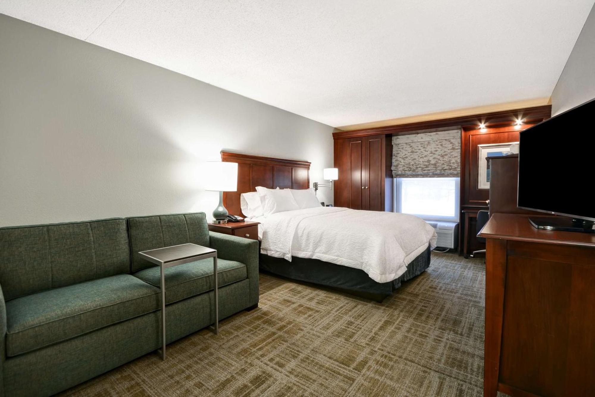 Hampton Inn Detroit Northville Exterior photo