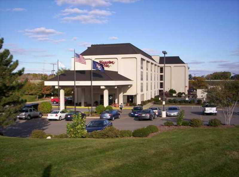 Hampton Inn Detroit Northville Exterior photo